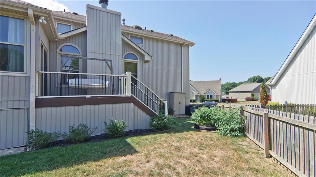 217 NE Bridgeport Court — photo 36
