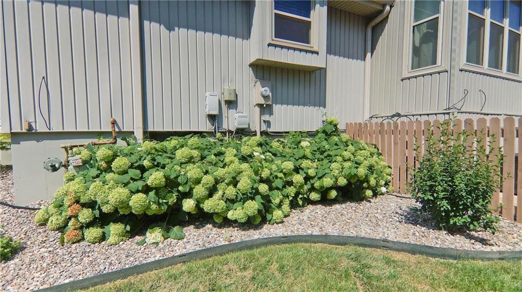217 NE Bridgeport Court — photo 37