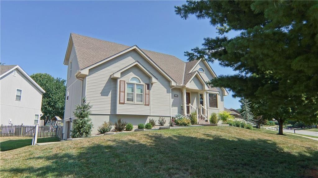 217 NE Bridgeport Court — photo 39