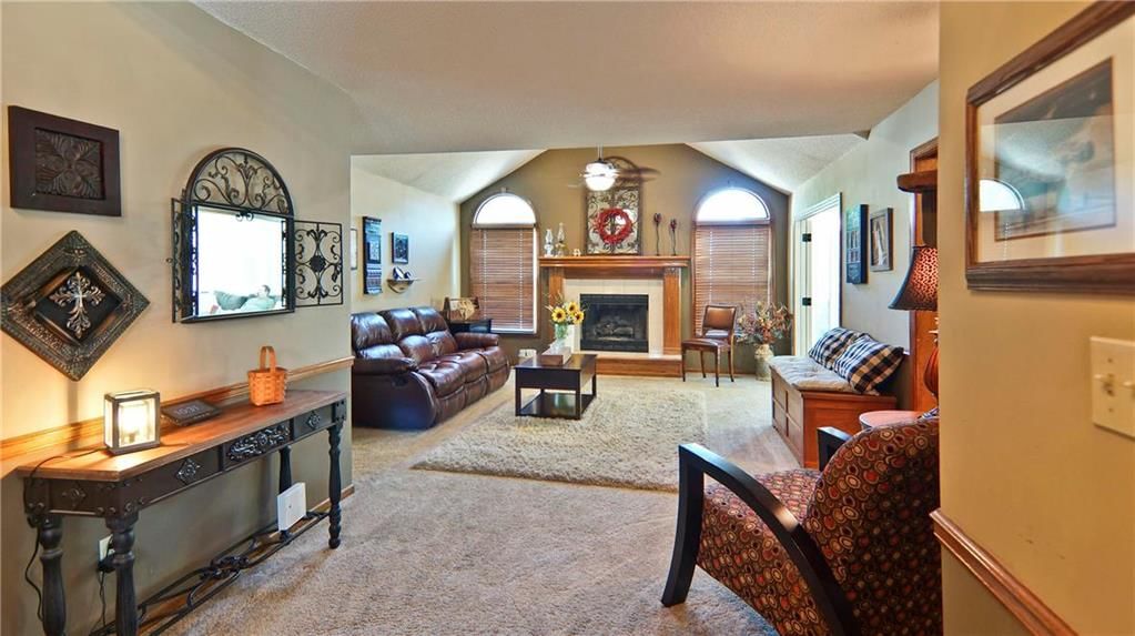 217 NE Bridgeport Court — photo 5