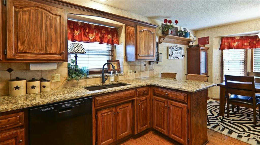 217 NE Bridgeport Court — photo 7