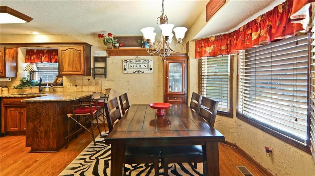 217 NE Bridgeport Court — photo 9