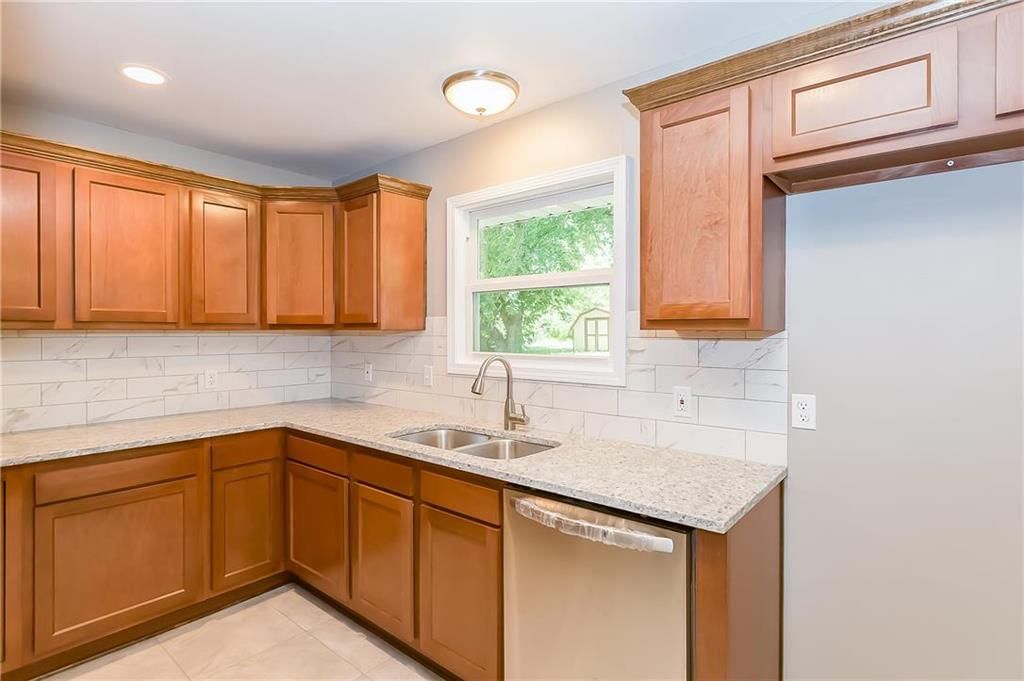 5649 N Tullis Avenue — photo 16
