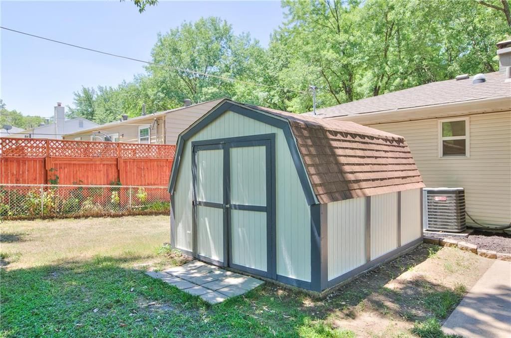 5649 N Tullis Avenue — photo 34