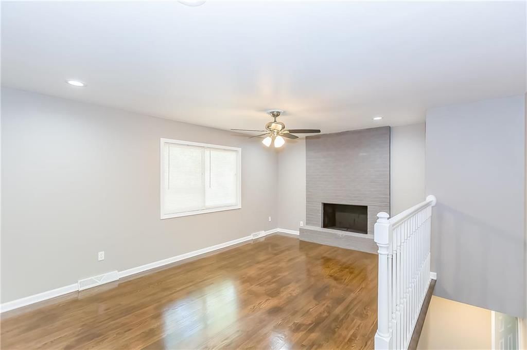 5649 N Tullis Avenue — photo 9