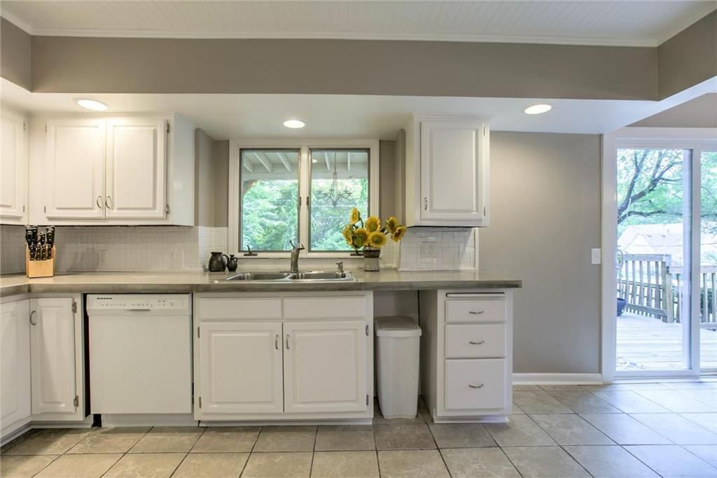 5643 Maple Street — photo 12
