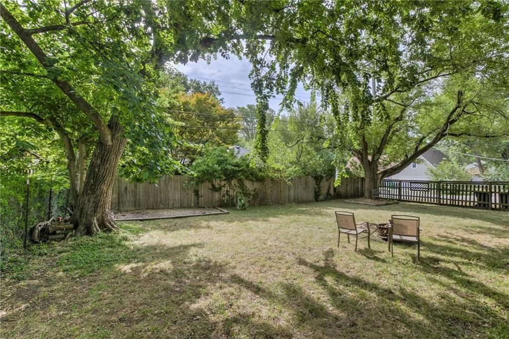 5643 Maple Street — photo 25