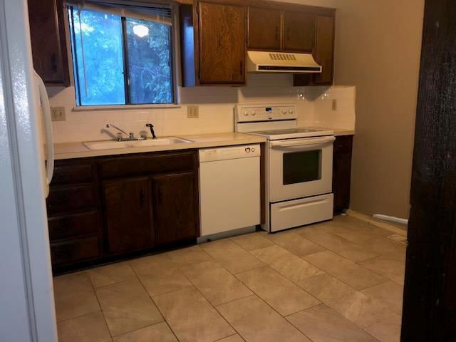 13928 FALKIRK Circle — photo 5