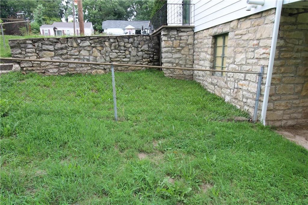 523 E Walnut Street — photo 15