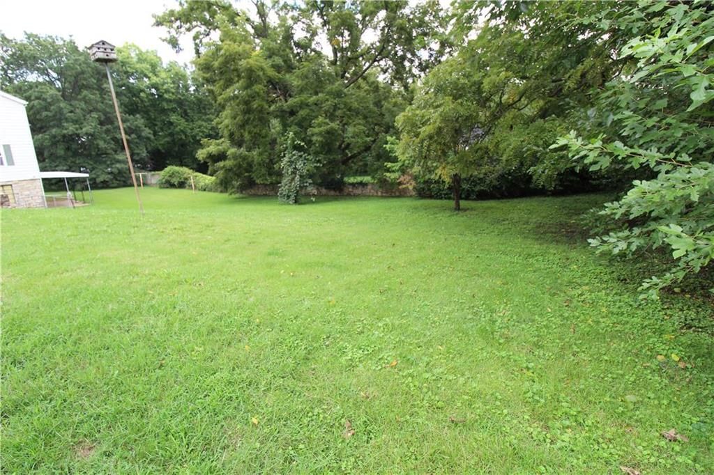523 E Walnut Street — photo 17