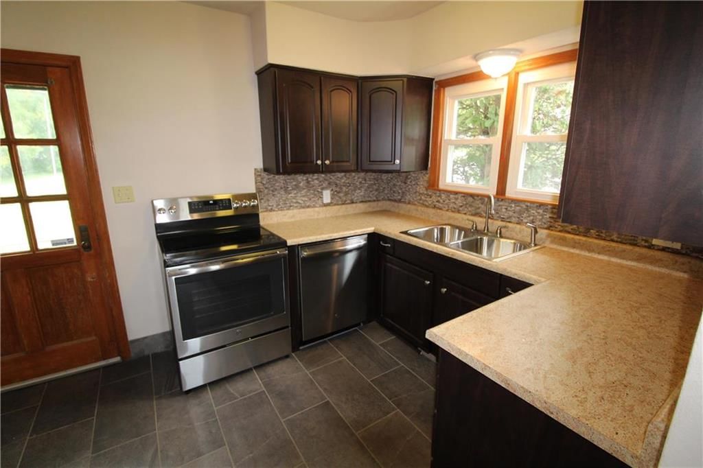 523 E Walnut Street — photo 20