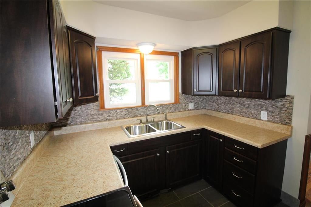 523 E Walnut Street — photo 24