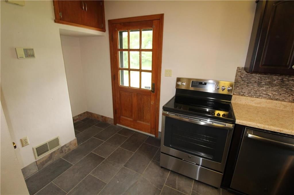 523 E Walnut Street — photo 26