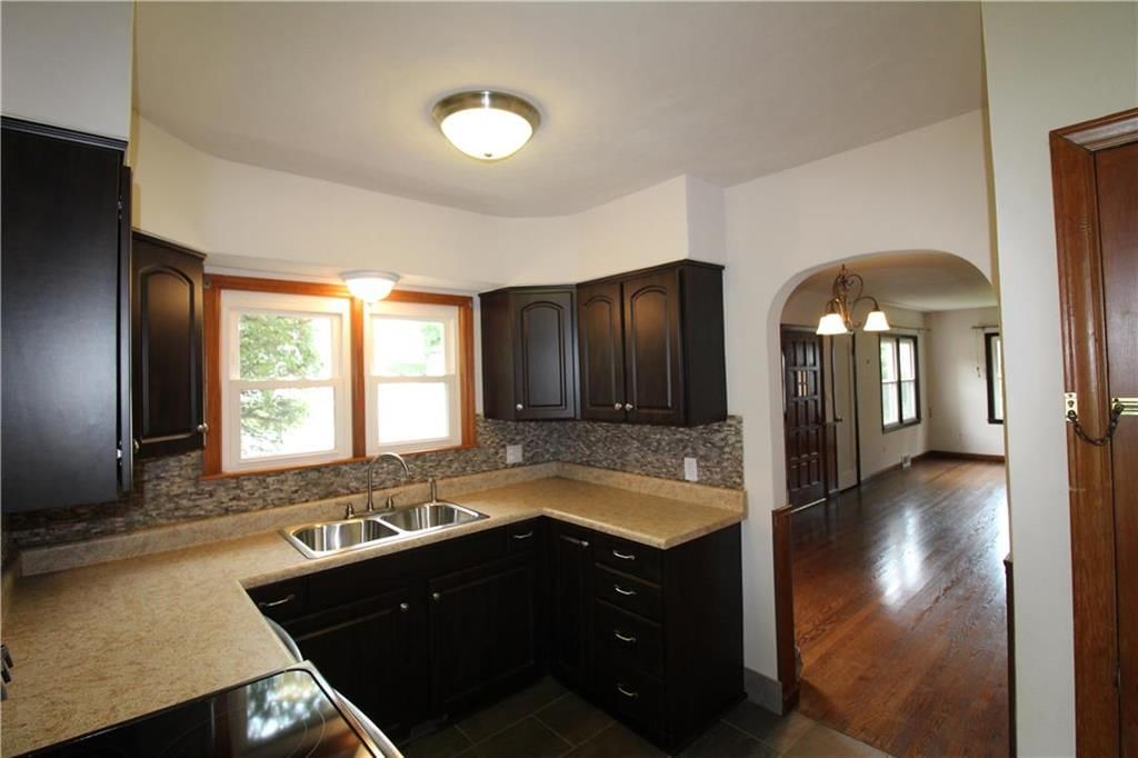 523 E Walnut Street — photo 27