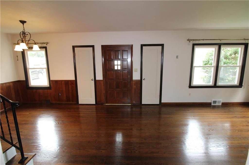 523 E Walnut Street — photo 32