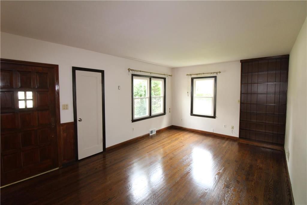 523 E Walnut Street — photo 33