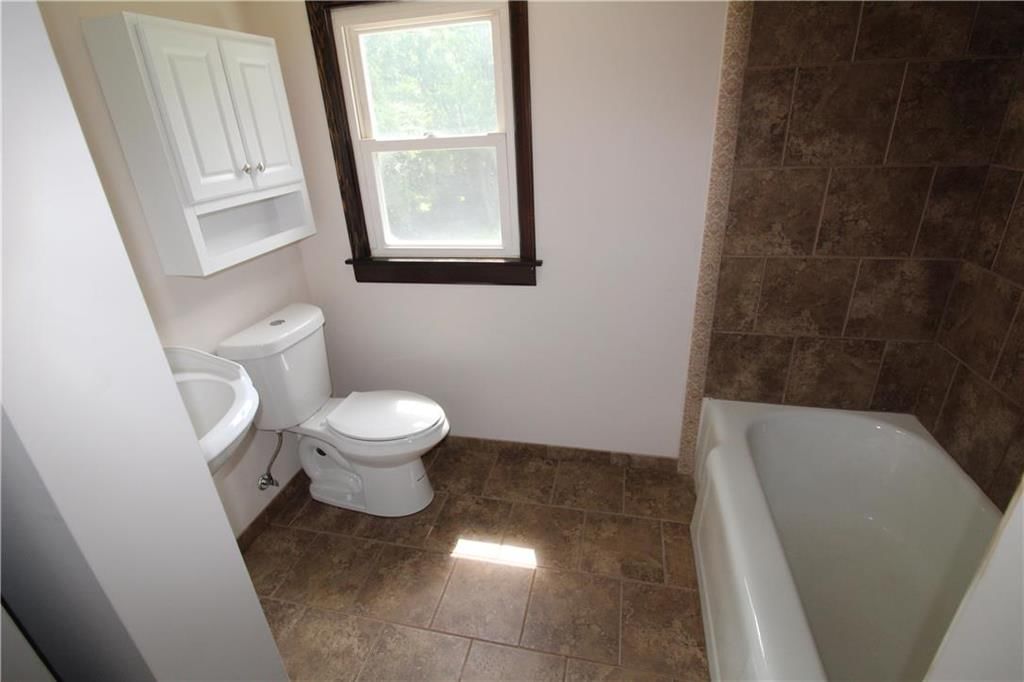 523 E Walnut Street — photo 35