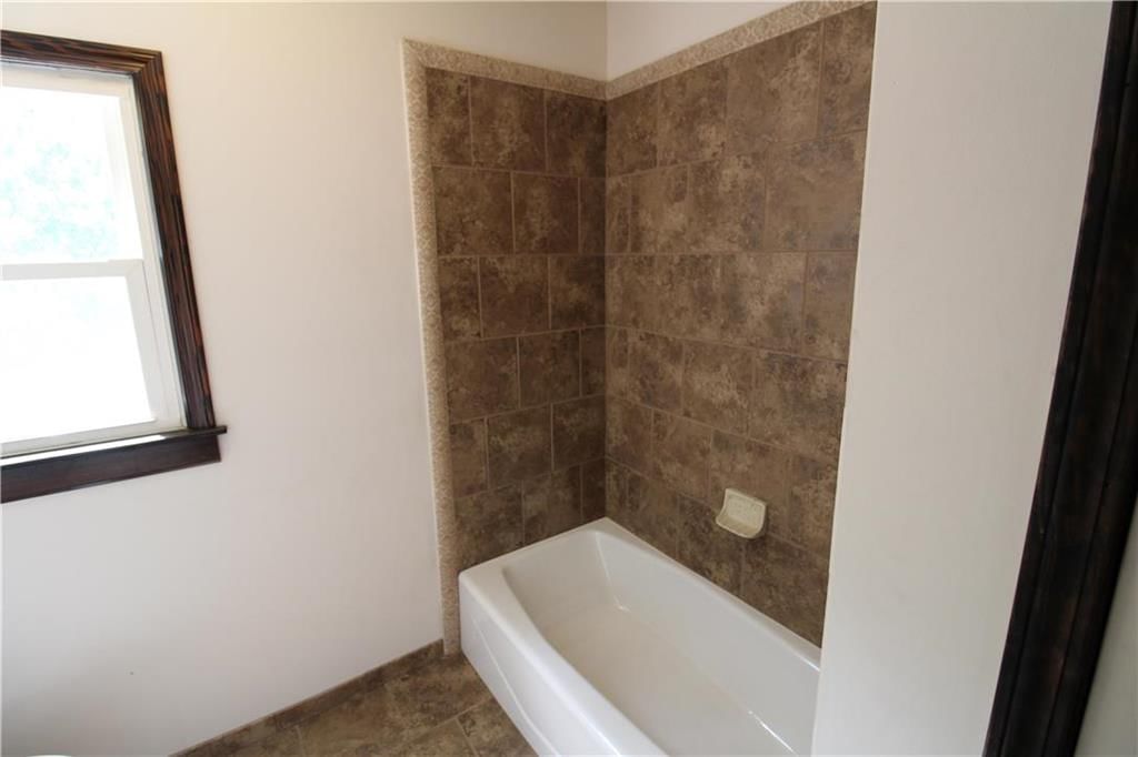 523 E Walnut Street — photo 36