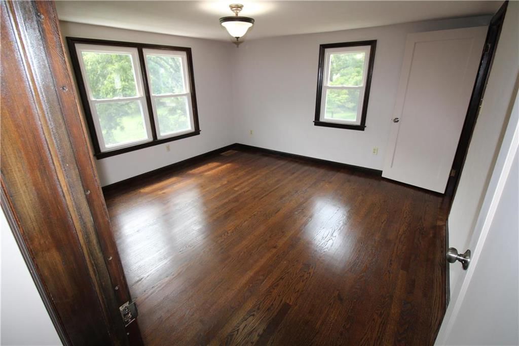 523 E Walnut Street — photo 41