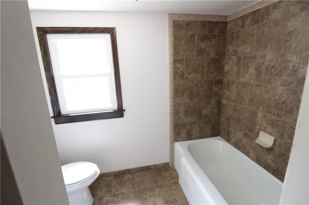 523 E Walnut Street — photo 44