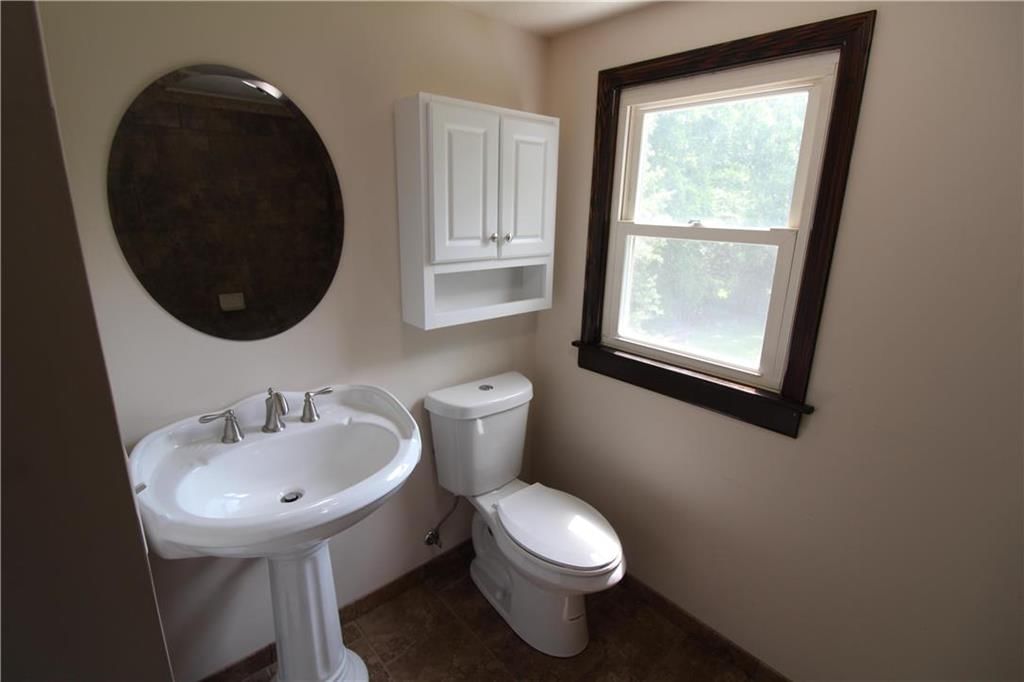 523 E Walnut Street — photo 46