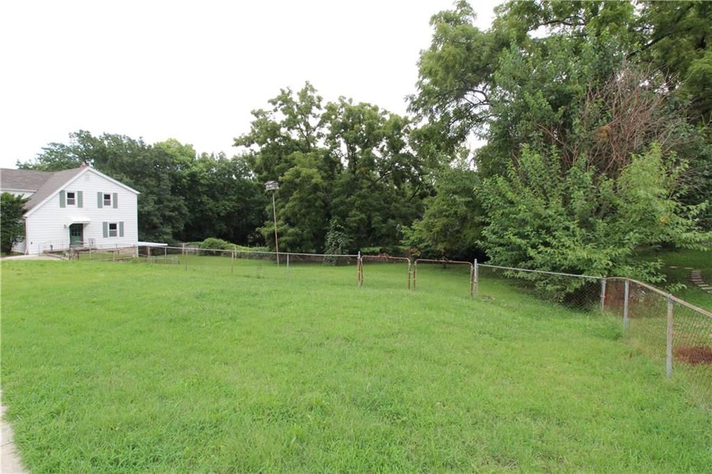 523 E Walnut Street — photo 8