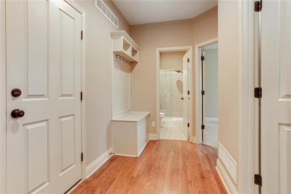 9015 N Seymour Avenue — photo 13
