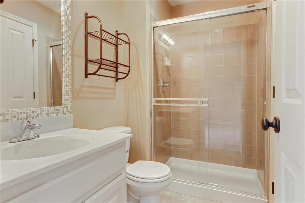 9015 N Seymour Avenue — photo 23