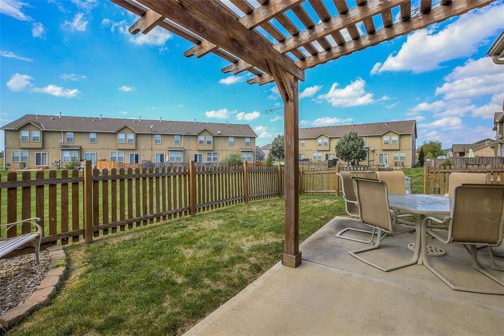 140 N Pear Street — photo 26