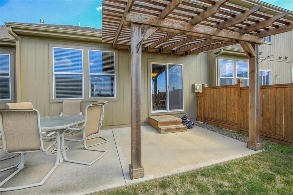 140 N Pear Street — photo 27