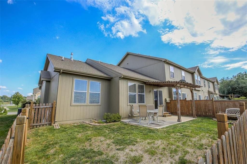 140 N Pear Street — photo 29