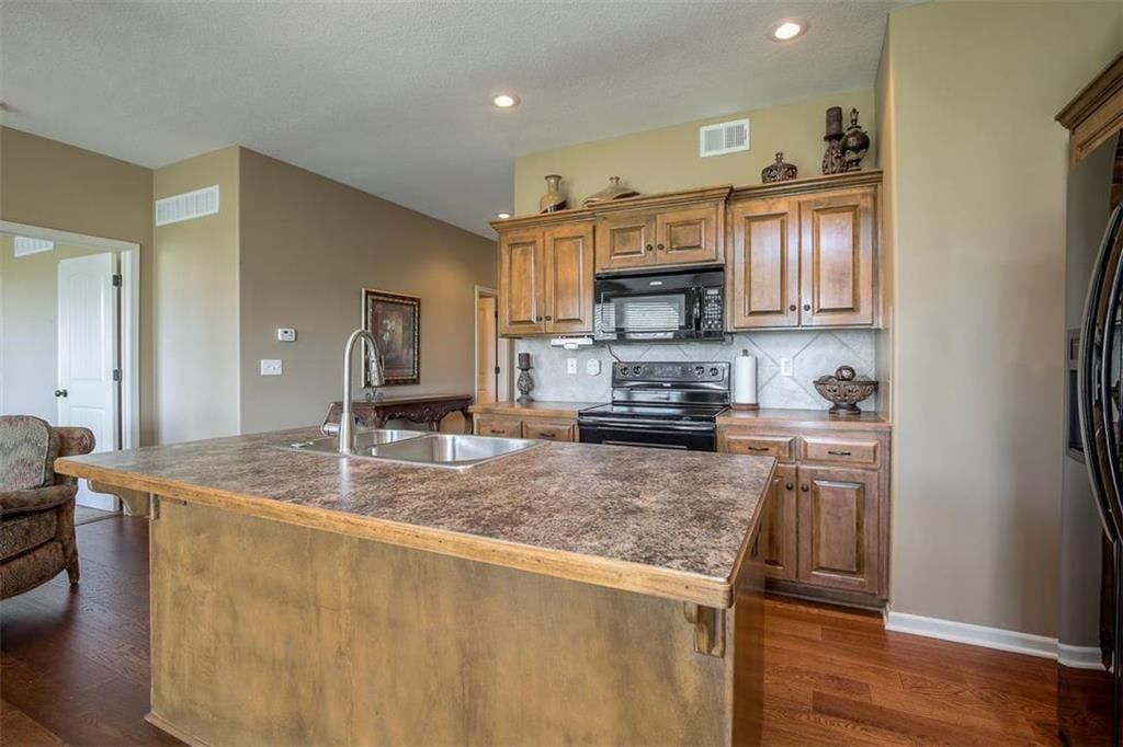 140 N Pear Street — photo 10