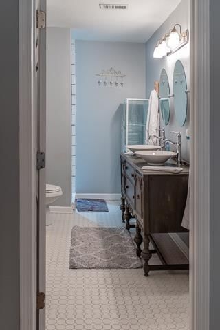 102 S May Street — photo 15