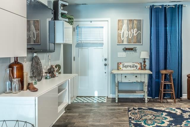 102 S May Street — photo 3