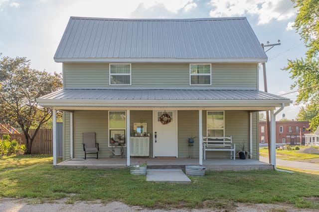 102 S May Street — photo 27