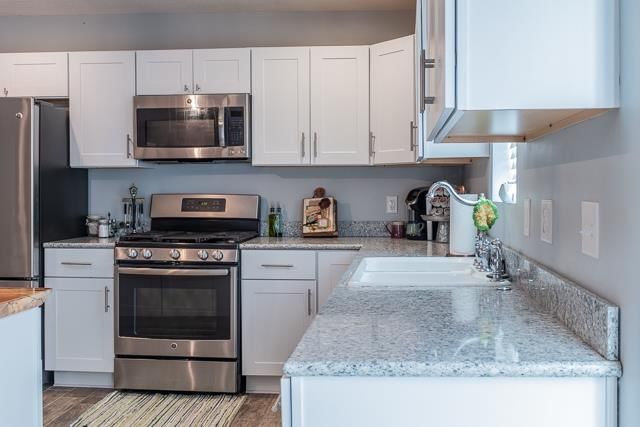 102 S May Street — photo 6