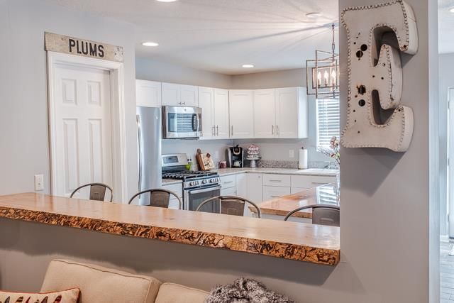 102 S May Street — photo 10