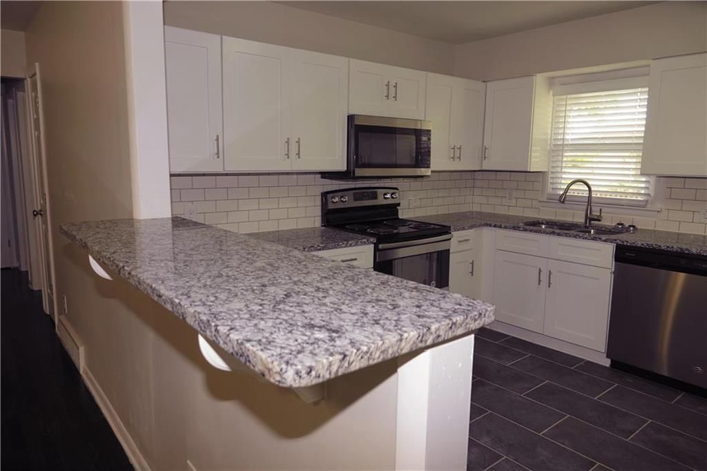 8022 England Street — photo 5