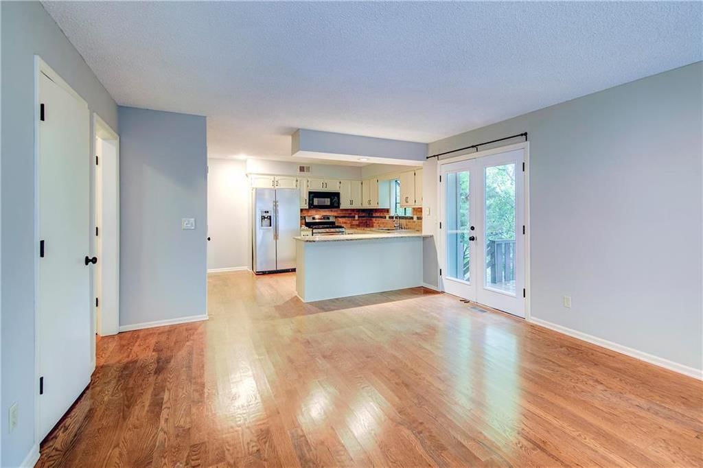 9312 Greenway Lane — photo 5