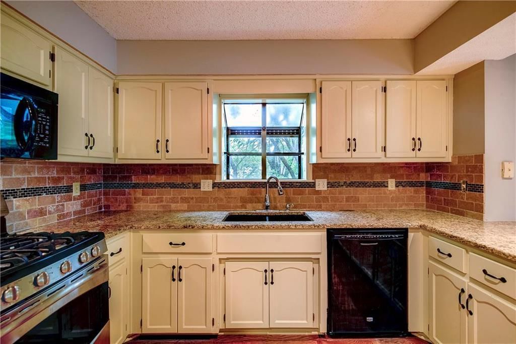 9312 Greenway Lane — photo 6
