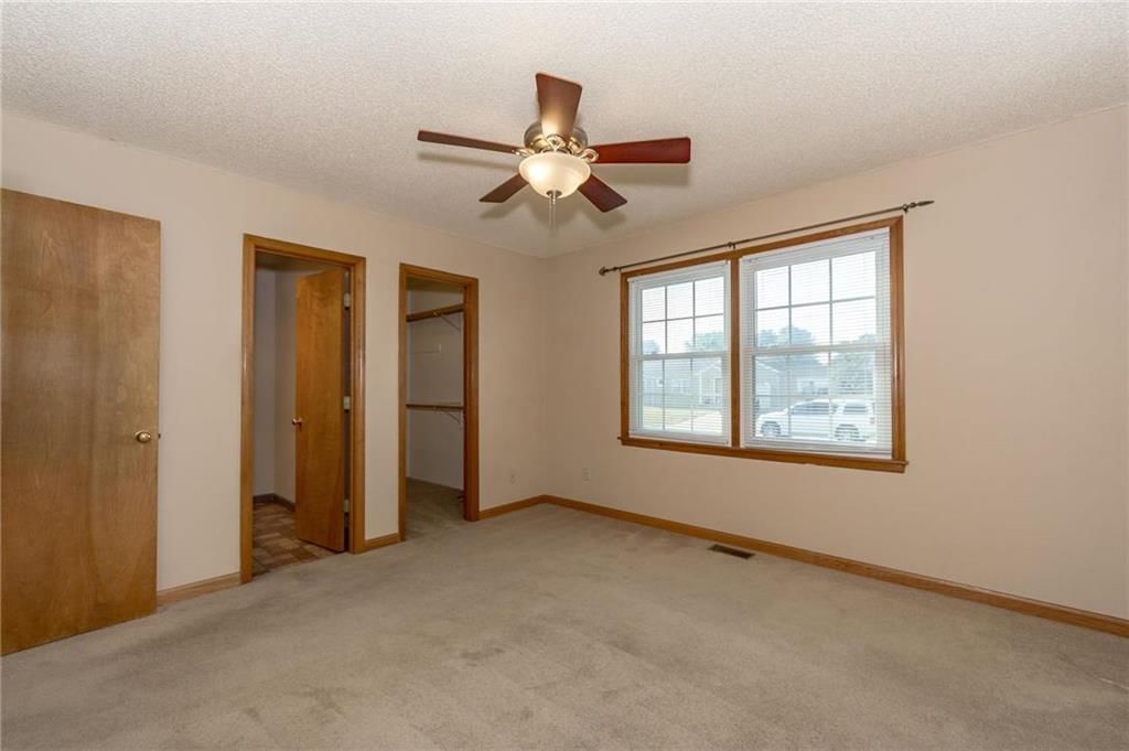 322 E Colleen Drive — photo 13