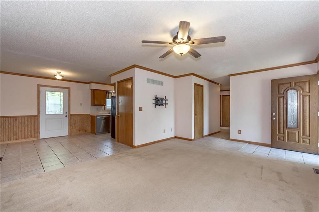 322 E Colleen Drive — photo 5