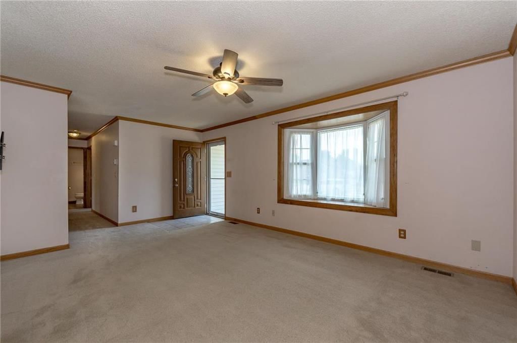 322 E Colleen Drive — photo 6
