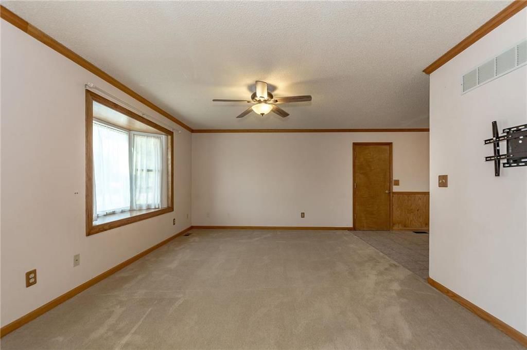 322 E Colleen Drive — photo 7