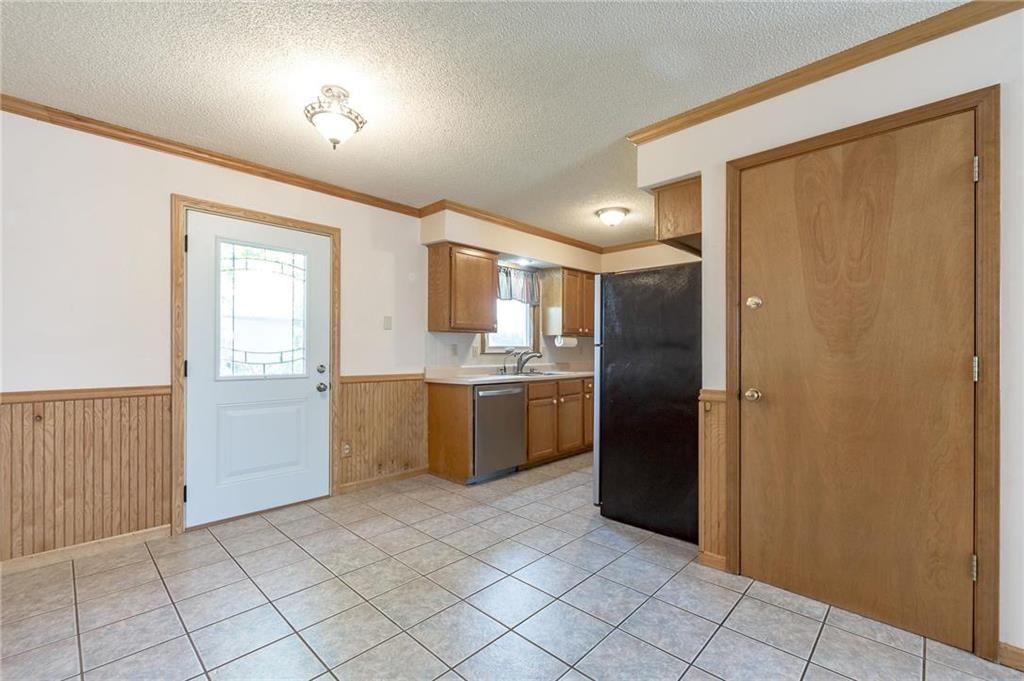 322 E Colleen Drive — photo 8