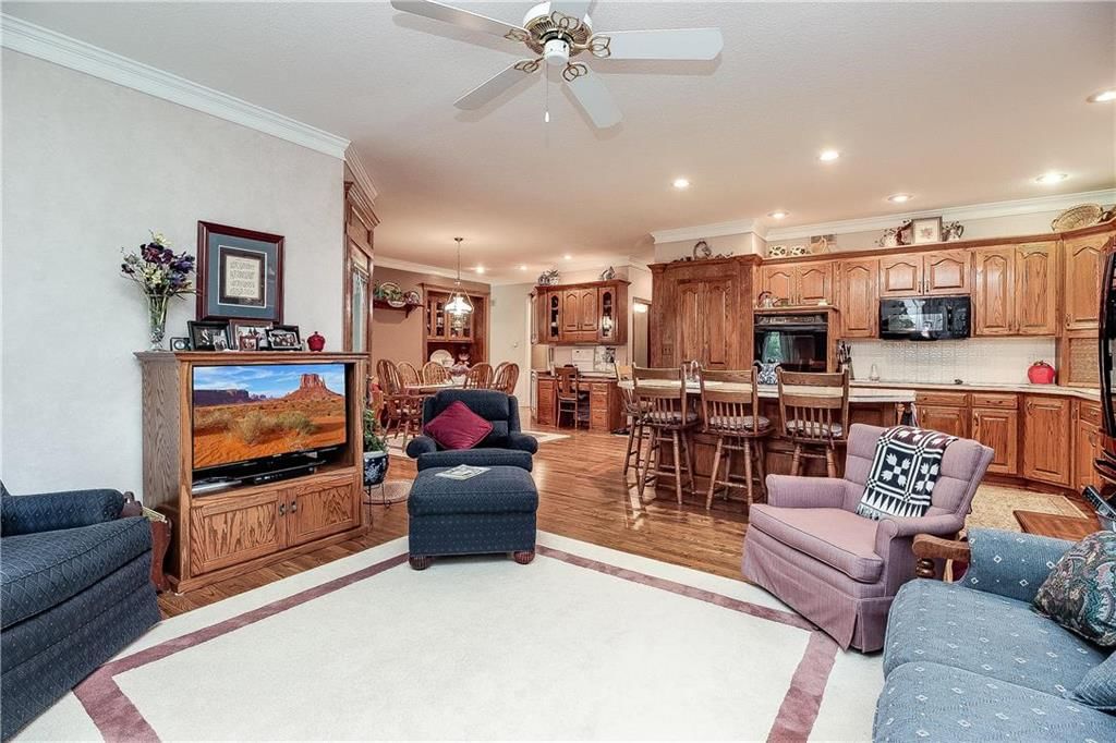 6009 NE Greenbriar Street — photo 16