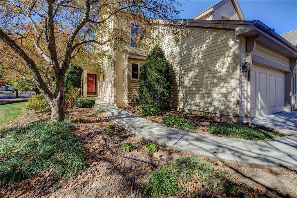 12044 Hemlock Street, Overland Park, KS
