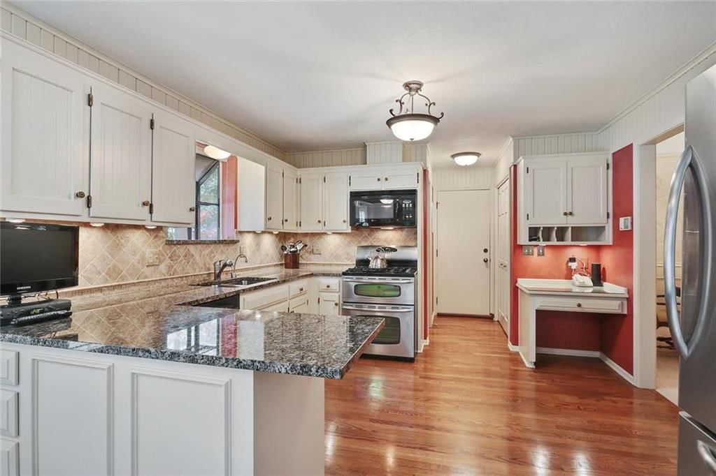 9713 W 115th Street — photo 8
