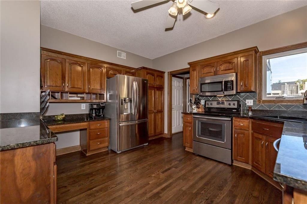 5731 Lakecrest Drive — photo 6