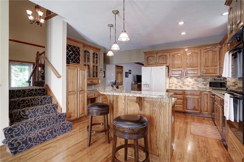 7729 Oakview Lane — photo 9